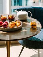 Aura Suites