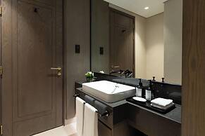 Aura Suites