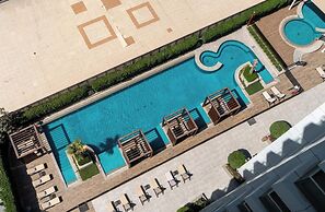 Aura Suites