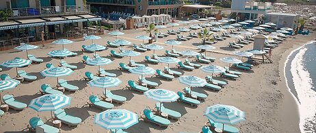 Marty's Beachfront Apartments