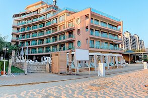 Marty's Beachfront Apartments