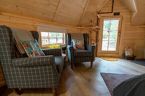 Hobbit Cabin for 2 - Outdoor Bath / Wood Burner