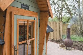 Hobbit Cabin for 2 - Outdoor Bath / Wood Burner