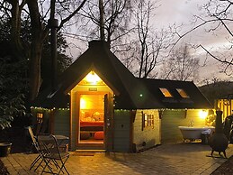Hobbit Cabin for 2 - Outdoor Bath / Wood Burner
