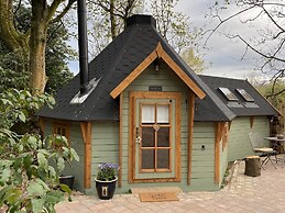 Hobbit Cabin for 2 - Outdoor Bath / Wood Burner
