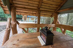 Hobbit Cabin for 2 - Outdoor Bath / Wood Burner