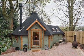 Hobbit Cabin for 2 - Outdoor Bath / Wood Burner