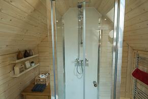 Hobbit Cabin for 2 - Outdoor Bath / Wood Burner