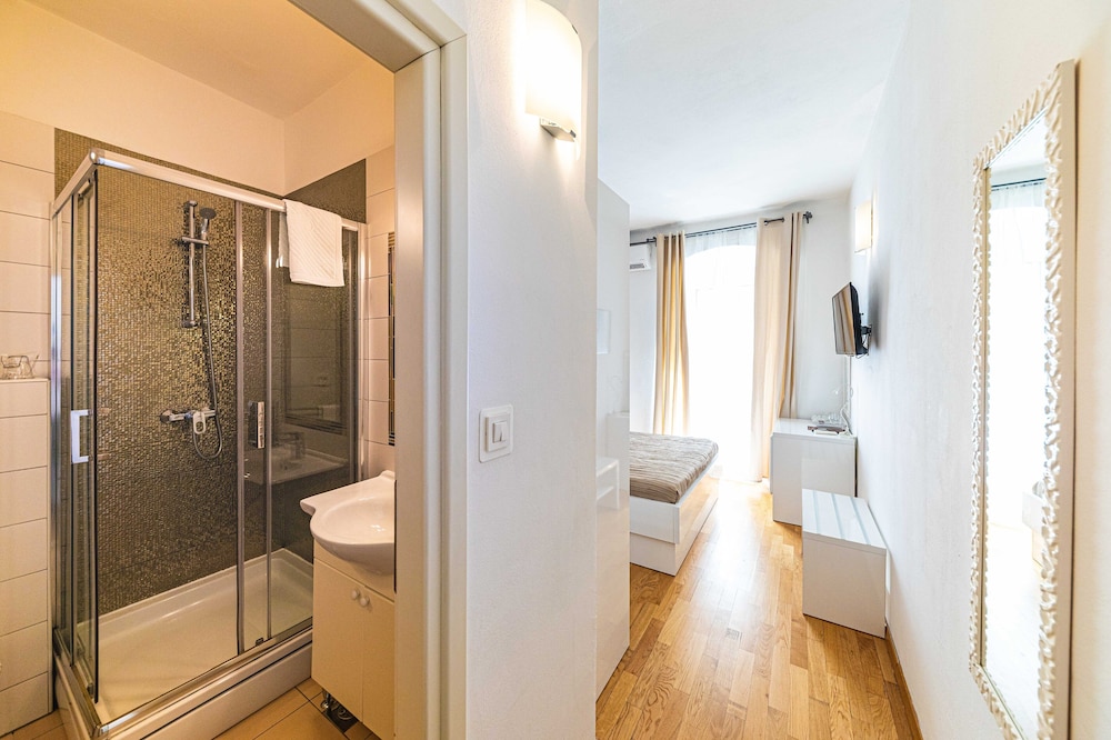 Riva City Rooms
