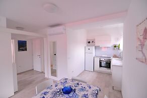 A2 - Luxury apt in Center, Just 5min From Beach