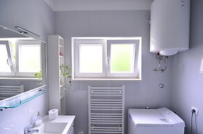 A2 - Luxury apt in Center, Just 5min From Beach