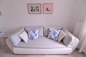 A2 - Luxury apt in Center, Just 5min From Beach