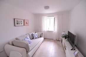 A2 - Luxury apt in Center, Just 5min From Beach