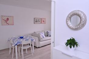 A2 - Luxury apt in Center, Just 5min From Beach