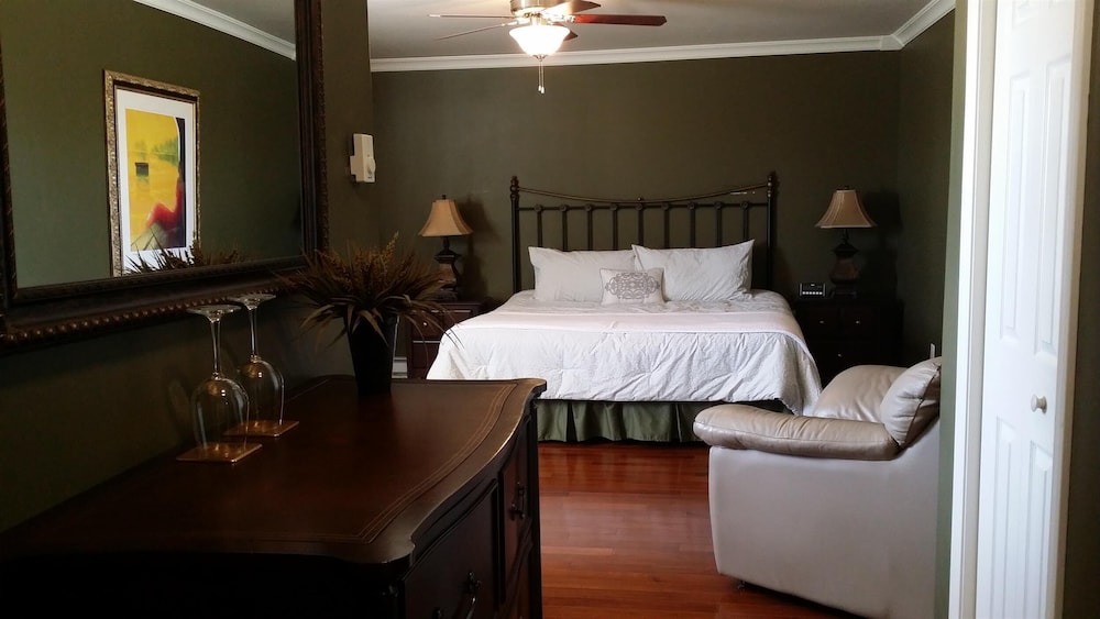 The Carriage House Inn
