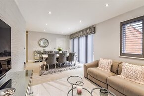 Barfoot Close