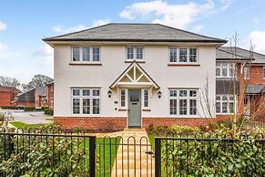 Barfoot Close