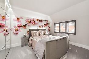 Barfoot Close