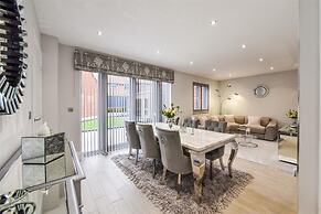 Barfoot Close