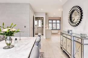 Barfoot Close