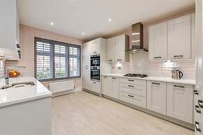 Barfoot Close