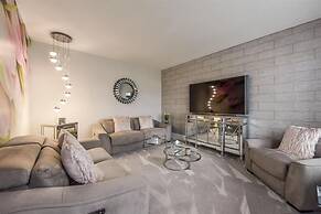 Barfoot Close