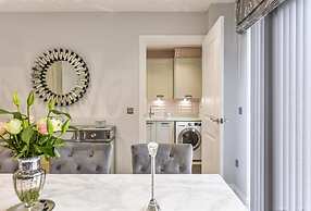 Barfoot Close