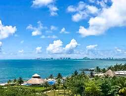 AMARA Beachfront Apartments by The Sea
