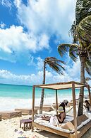 Punta Blanca | Beachfront Boutique Hotel