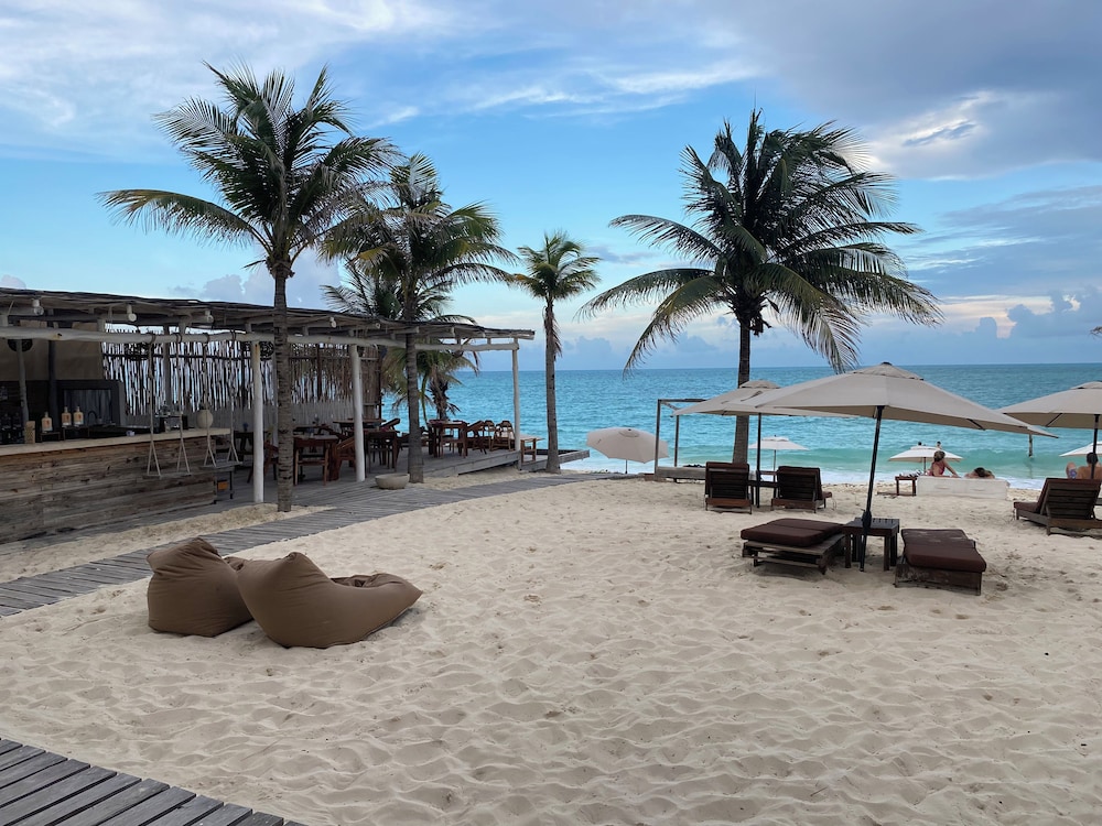 Punta Blanca | Beachfront Boutique Hotel
