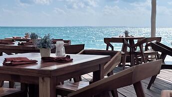 Punta Blanca | Beachfront Boutique Hotel