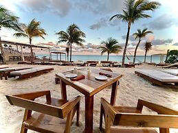 Punta Blanca | Beachfront Boutique Hotel
