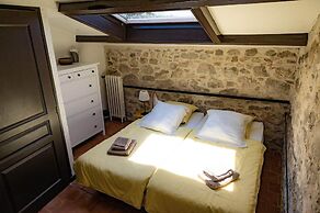 Fleur de Lys Fayence
