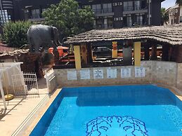 Safari Suit Hotel