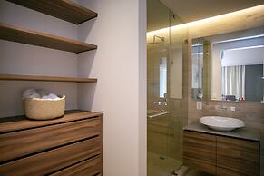Kaab by the Beach. Condo with roofpool
