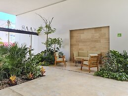 Kaab by the Beach. Condo with roofpool
