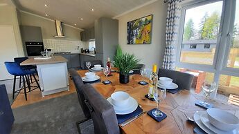Hollicarrs - Lilypad Lodge
