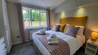Hollicarrs - Lilypad Lodge