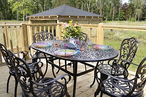Hollicarrs - Lilypad Lodge