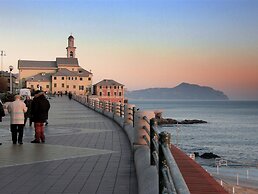 Acquario Genova12 300mt From Sea Centre