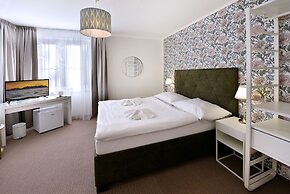 APLEND Hotel Lujza Major
