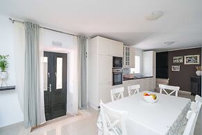 Holiday Home Majkovi