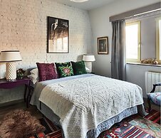 Charming 2-bedroom Home & Garden
