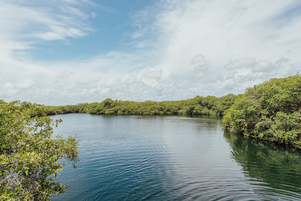 Yaxchen Tulum Cabañas & Cenote