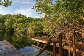 Yaxchen Tulum Cabañas & Cenote