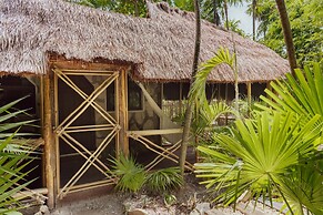 Yaxchen Tulum Cabañas & Cenote