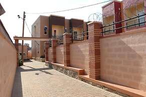 Kampala - Apartment - Sleeps 4 - Parking