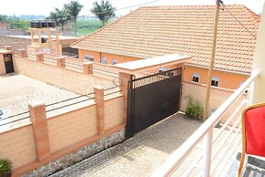 Kampala - Apartment - Sleeps 4 - Parking