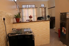Kampala - Apartment - Sleeps 4 - Parking