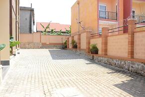 Kampala - Apartment - Sleeps 4 - Parking